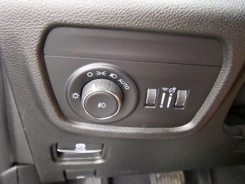 Used 2023 Jeep Grand Cherokee L Limited image 19