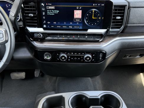 Used 2023 Chevrolet Silverado 1500 LT image 9