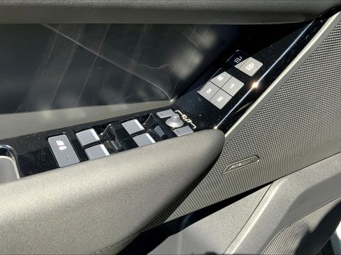 New 2026 Land Rover Range Rover Velar S image 18