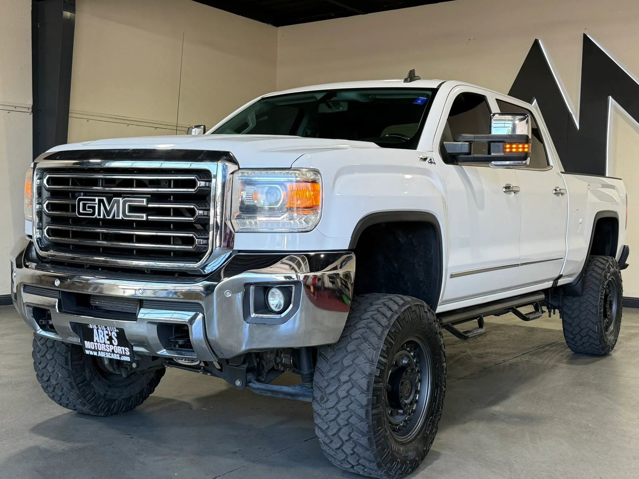Used 2016 GMC Sierra 2500 SLT w/ Duramax Plus Package AWD/4WD image 1