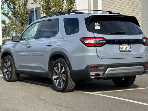 Certified 2025 Honda Pilot Elite image 6