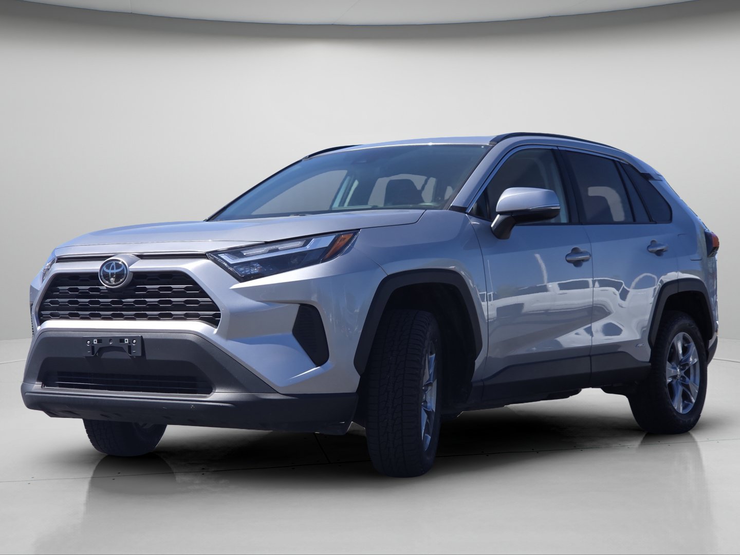 Used 2025 Toyota RAV4 XLE AWD/4WD image 19