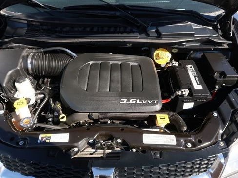 Used 2018 Dodge Grand Caravan SE image 13