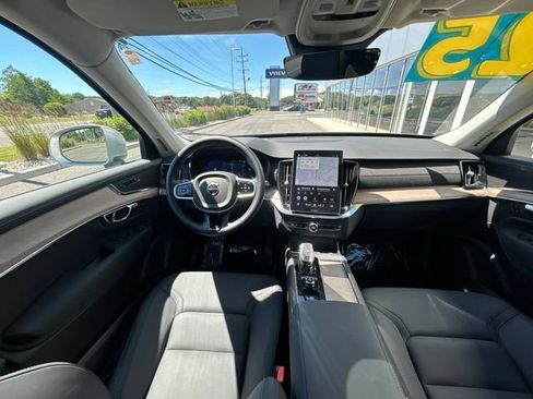 Used 2025 Volvo XC90 B5 Plus AWD/4WD image 19