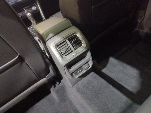 Used 2018 Volkswagen Tiguan SE w/ Panoramic Sunroof Package image 22