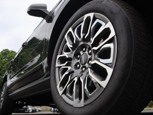 Used 2023 GMC Yukon Denali Ultimate AWD/4WD image 13