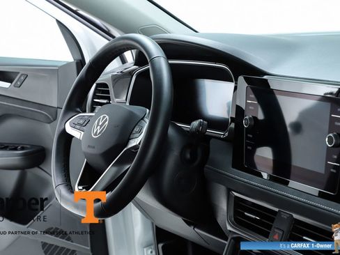 Used 2025 Volkswagen Taos SE image 72