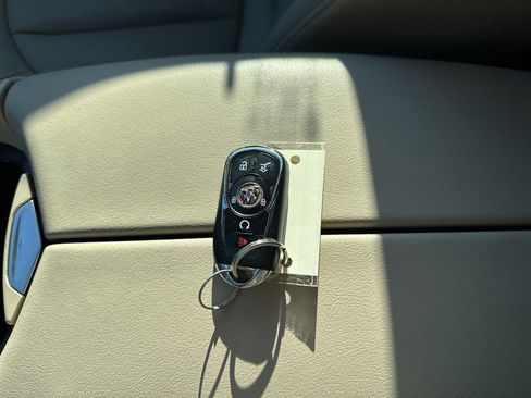 Used 2020 Buick Envision Essence AWD/4WD image 7