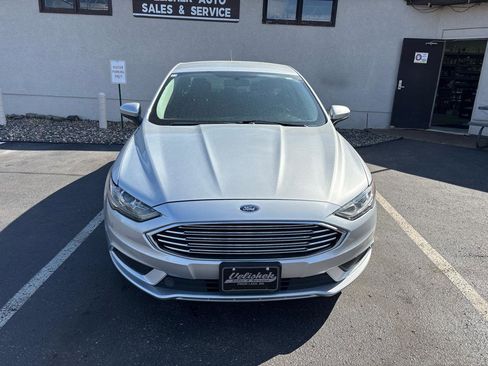Used 2017 Ford Fusion SE FWD image 8