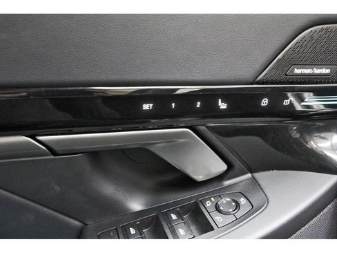 Used 2025 BMW 530i RWD image 24