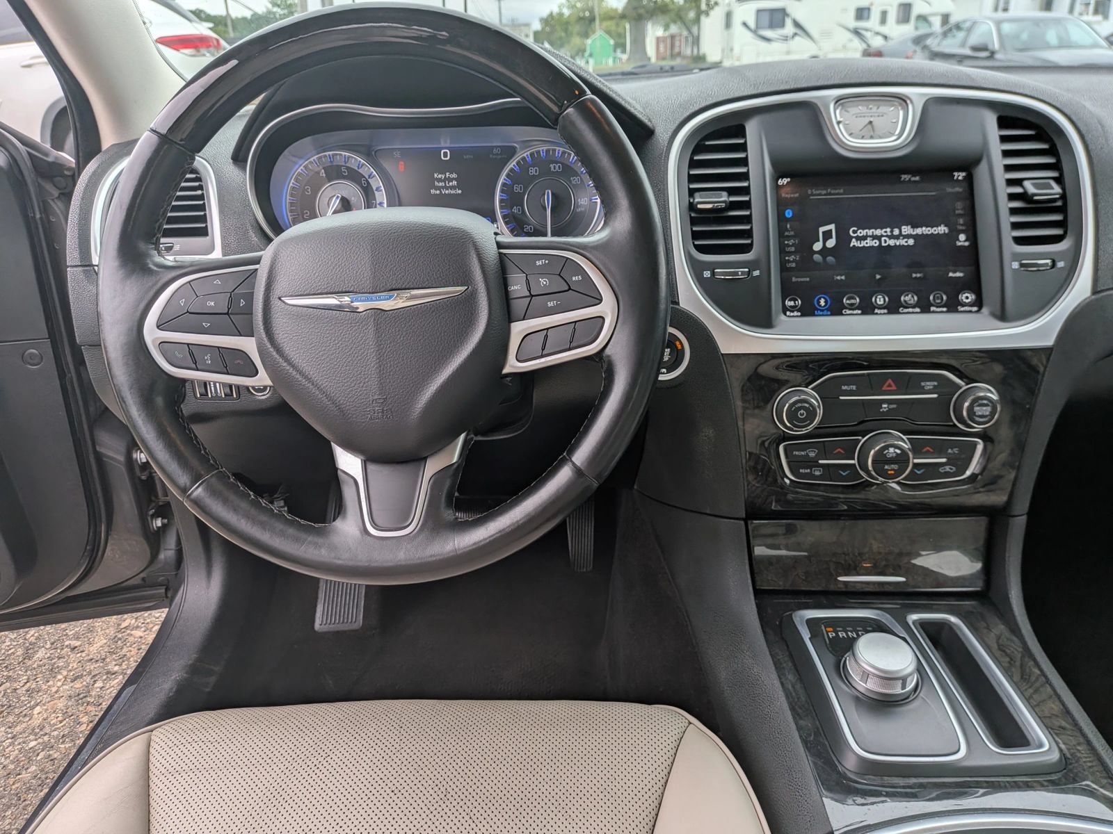 Used 2019 Chrysler 300 Limited RWD image 37