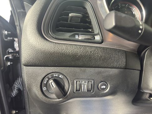 Used 2023 Dodge Challenger SXT RWD image 17