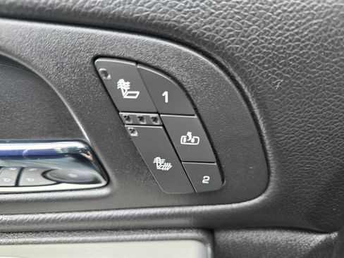 Used 2011 Chevrolet Avalanche LT w/ Luxury Package AWD/4WD image 17