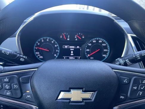 Used 2021 Chevrolet Equinox LS w/ LS Convenience Package AWD/4WD image 12