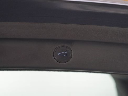 Used 2022 Tesla Model Y Performance AWD/4WD image 17