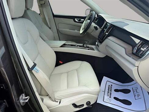 Used 2022 Volvo XC60 B5 Momentum w/ Advanced Package AWD/4WD image 21