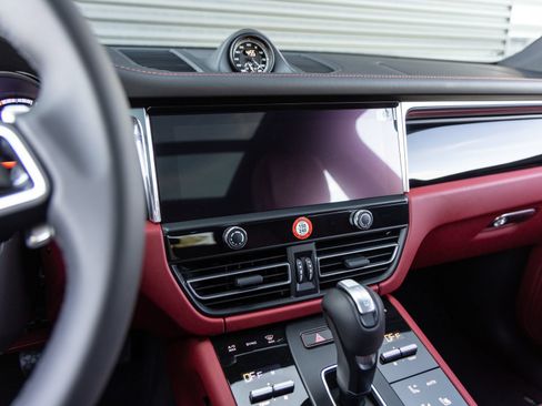 Used 2025 Porsche Macan S AWD/4WD image 16