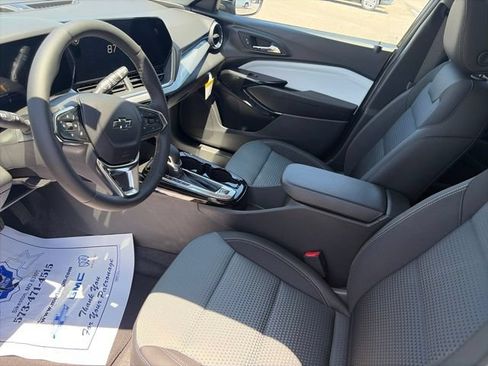 New 2026 Chevrolet Trax LT w/ Driver Confidence Package FWD image 17