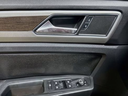 Used 2018 Volkswagen Atlas SEL FWD image 16