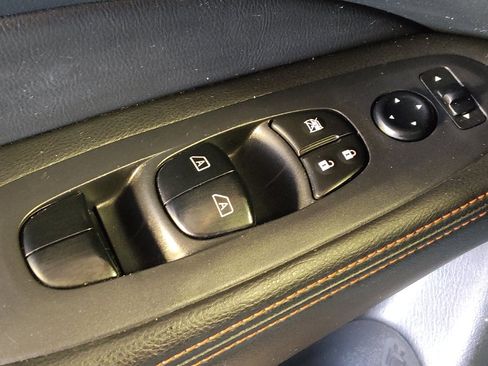 Used 2019 Nissan Pathfinder SL AWD/4WD image 27