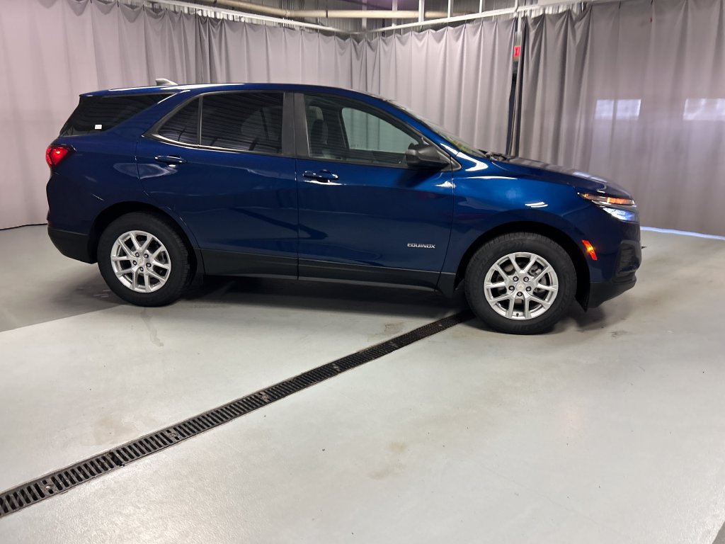 Used 2023 Chevrolet Equinox LS w/ LS Convenience Package FWD image 8