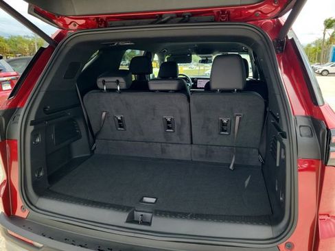 Certified 2025 Chevrolet Traverse LT w/ Driver Confidence Package FWD image 5