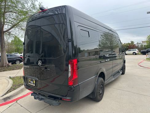 Used 2024 Mercedes-Benz Sprinter 2500 image 11