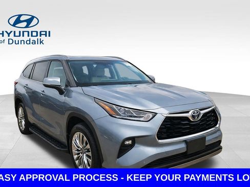 Used 2022 Toyota Highlander Platinum AWD/4WD image 3