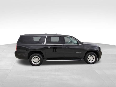 Used 2017 GMC Yukon XL SLT w/ Open Road Package image 4
