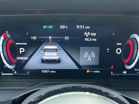 Used 2025 Nissan Pathfinder Platinum image 23