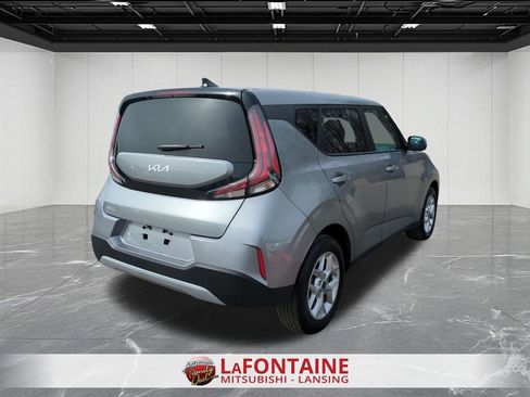Used 2025 Kia Soul FWD image 8