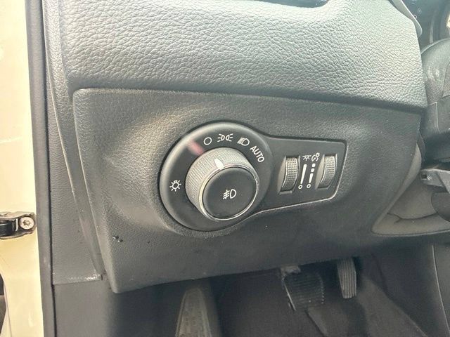 Used 2018 Jeep Compass Limited AWD/4WD image 14