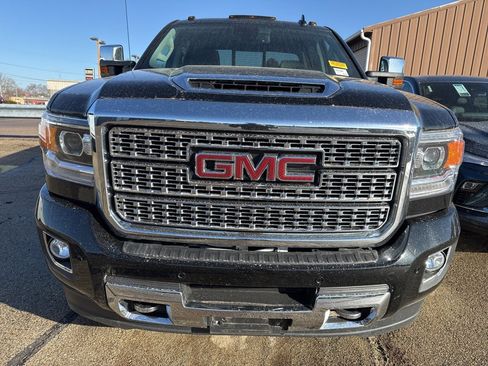 Used 2019 GMC Sierra 3500 Denali w/ Duramax Plus Package image 2