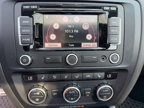 Used 2014 Volkswagen Jetta GLI Autobahn FWD image 28