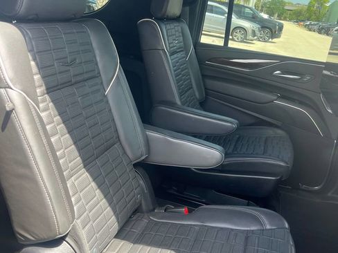 Used 2024 Cadillac Escalade ESV Premium Luxury Platinum image 16