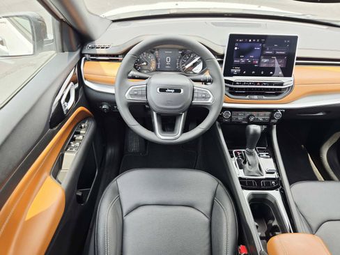 Used 2025 Jeep Compass Limited AWD/4WD image 11