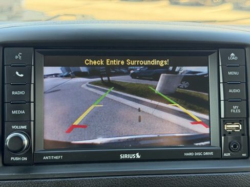 Used 2015 Chrysler Town & Country Touring FWD image 16