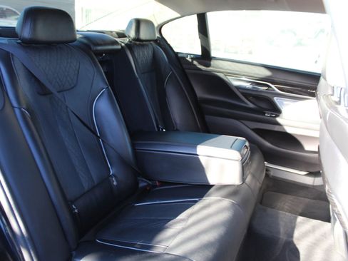 Used 2016 BMW 750i image 17