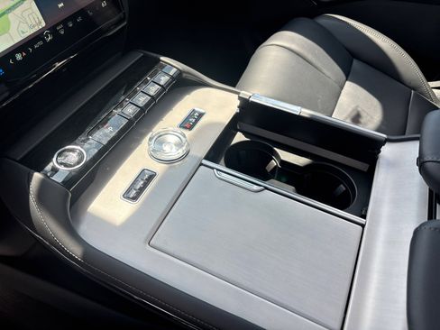 New 2026 Lincoln Navigator Reserve w/ Jet Appearance Package AWD/4WD image 23