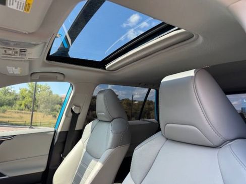 Used 2021 Toyota RAV4 XLE Premium image 21