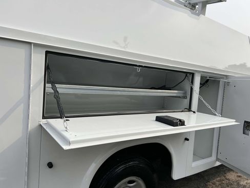 Used 2023 GMC Savana 3500 w/ Power Convenience Package image 12