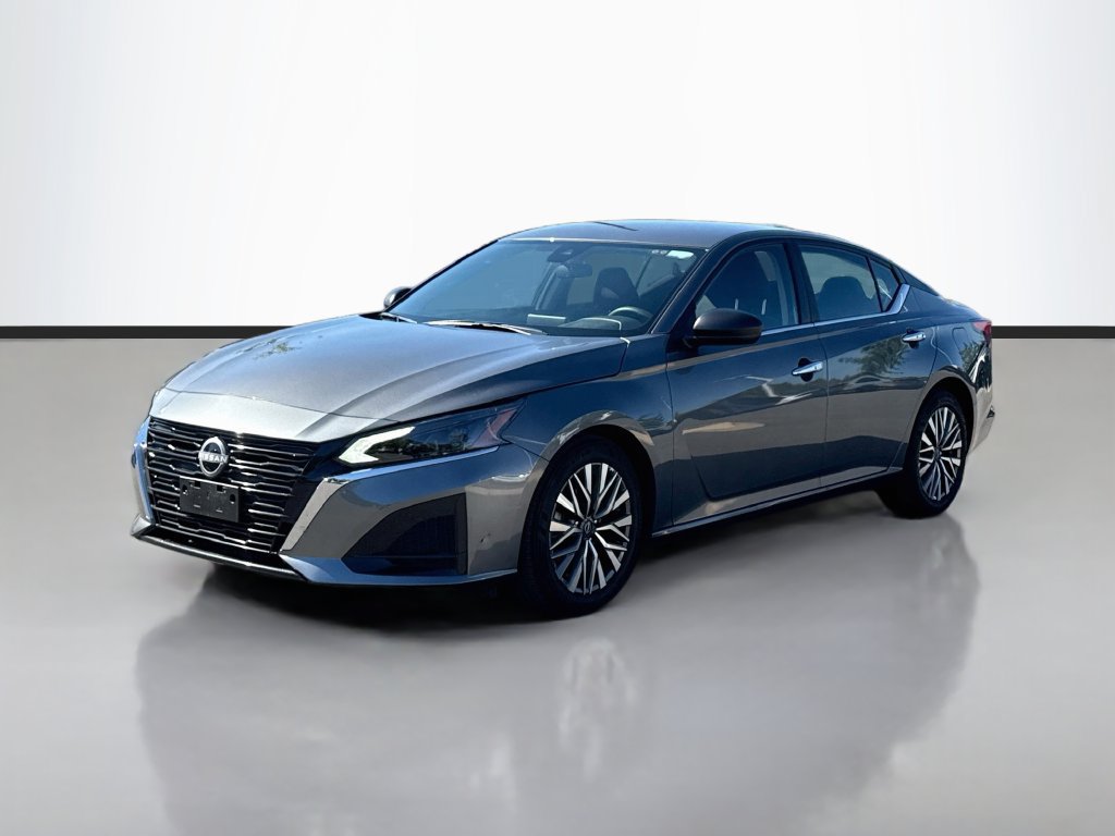 Used 2025 Nissan Altima 2.5 SV FWD image 3