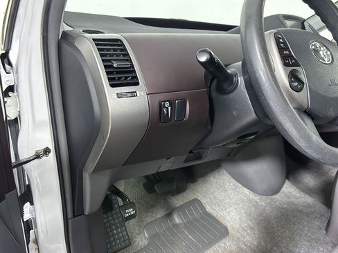 Used 2004 Toyota Prius FWD image 29