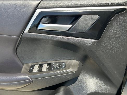 Used 2024 Mitsubishi Outlander AWD image 29
