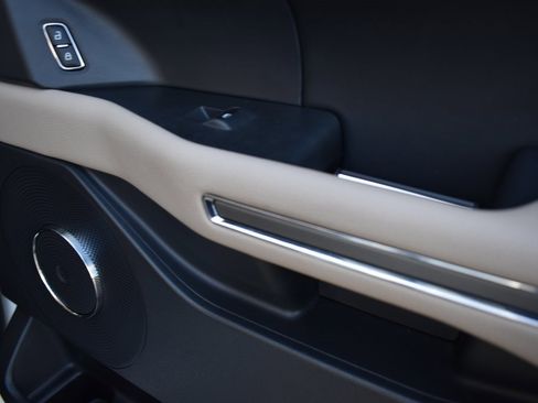 Used 2023 Ford Expedition XLT image 14