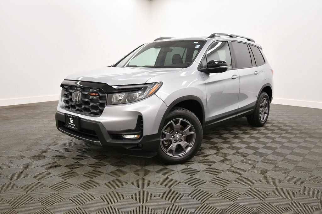 Certified 2024 Honda Passport TrailSport image 2