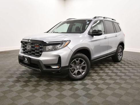 Certified 2024 Honda Passport TrailSport image 2