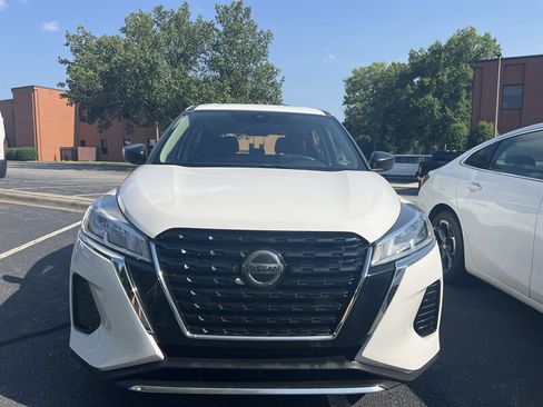 Used 2021 Nissan Kicks S FWD image 2