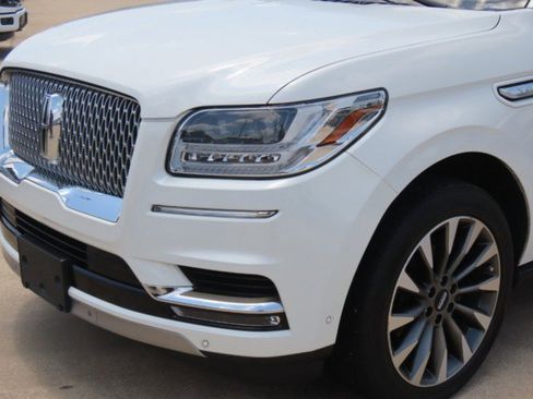Used 2021 Lincoln Navigator L Reserve w/ Luxury Package AWD/4WD image 3