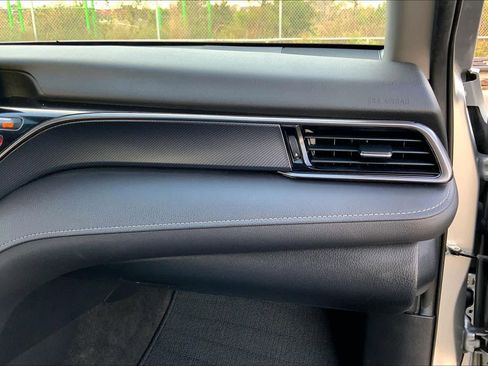 Used 2024 Toyota Camry SE image 17